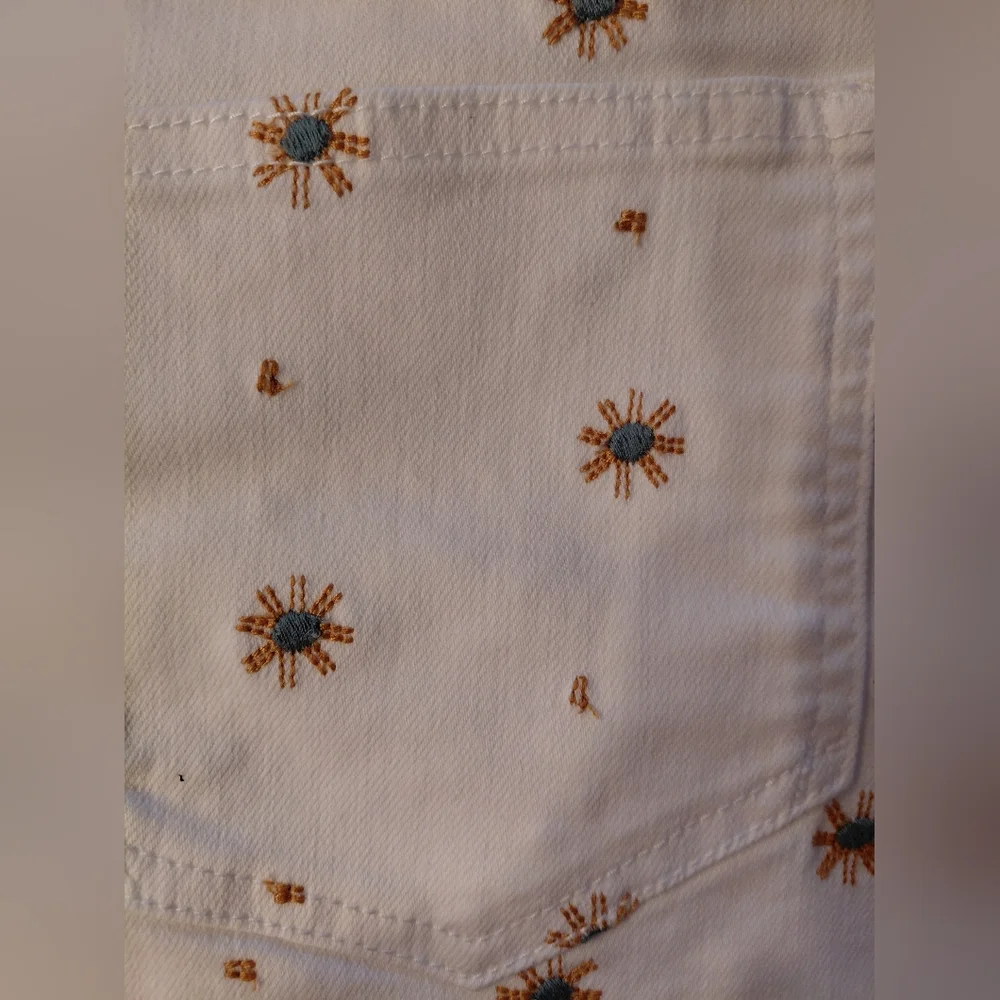 Anthropologie White Starburst Embroidered Jean Shorts NWOT - Picture 8 of 10